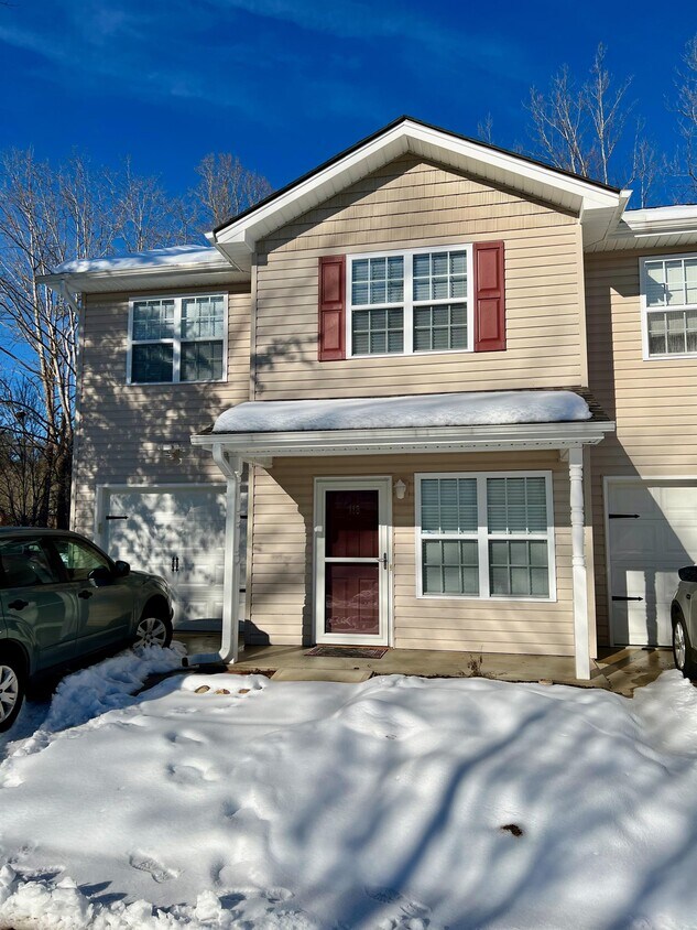 118 Creekside Dr, Brevard, NC 28712 Townhome Rentals in Brevard NC