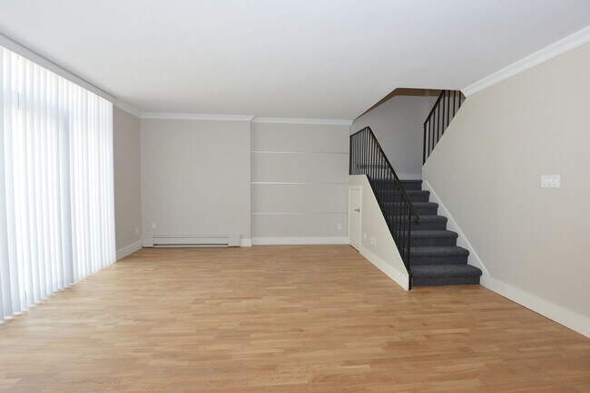 Building Photo - 800 Richmond St W