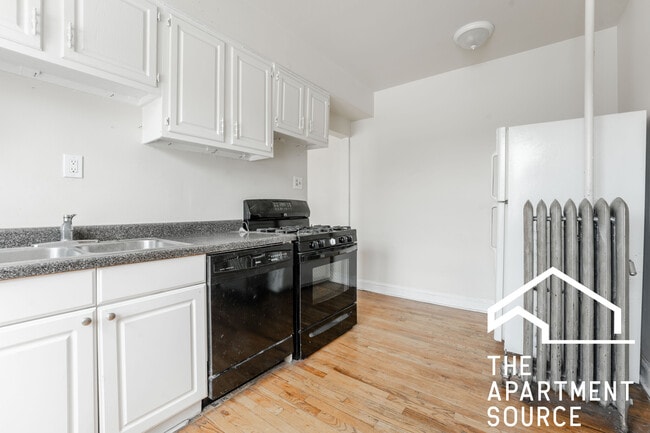 Building Photo - 4409 N Kenneth Ave