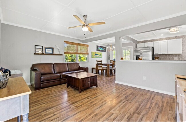 Foto del edificio - 4004 Miramar Way S
