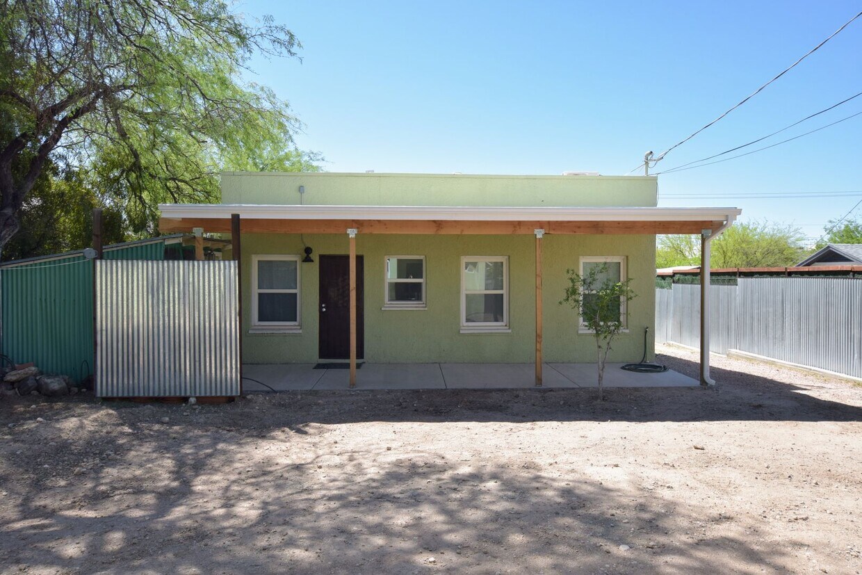 Photo - 615 E Helen St