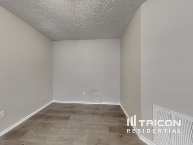 Building Photo - 4700 Greenwood Dr