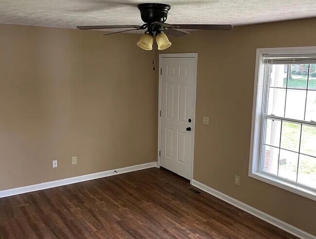 Foto del edificio - 928 Nottingham Dr