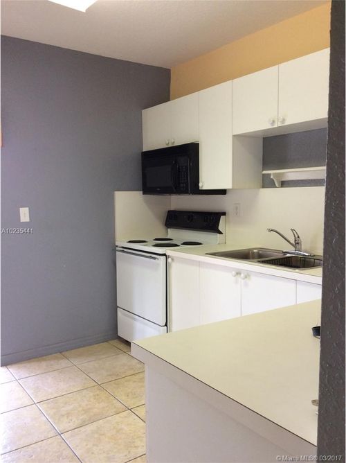 Foto del edificio - 295 E 2nd St