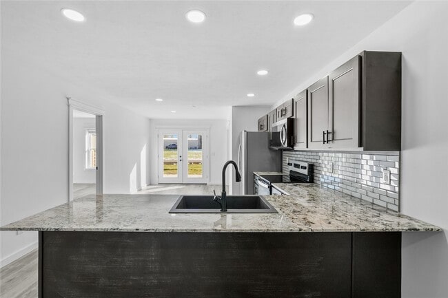 Building Photo - 423 W 3rd St