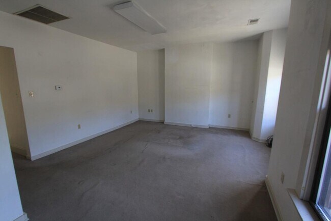 Building Photo - 2121 Murray Ave