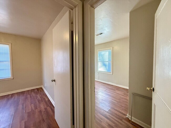 Foto del edificio - 1443 S Hydraulic Ave