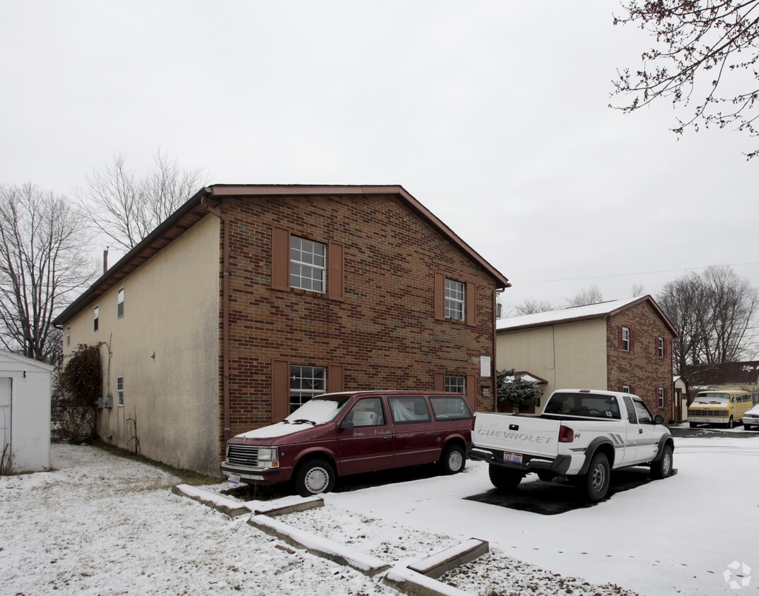Primary Photo - 840-846 Moon Rd