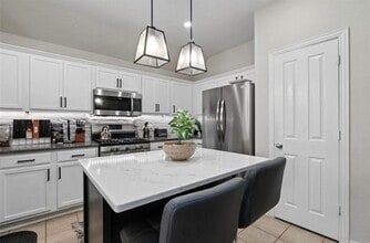 Building Photo - 2109 Castle Creek Dr