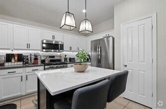 Building Photo - 2109 Castle Creek Dr