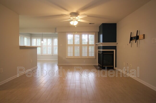 Building Photo - 7500-B Calderon Ct