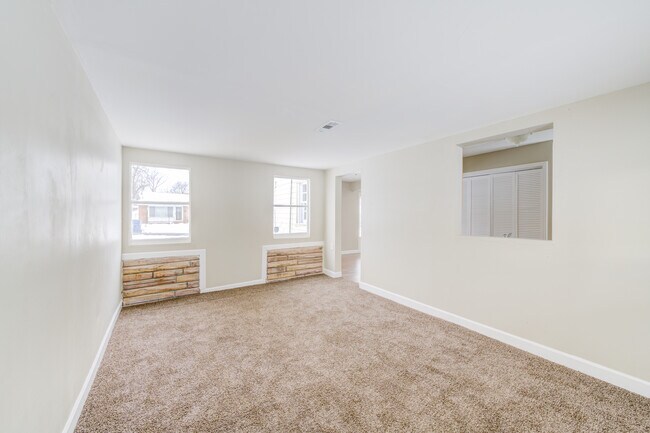 Foto del edificio - 110 De Smet Dr