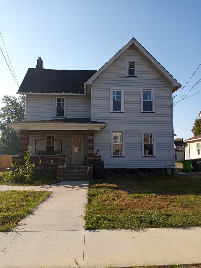 Building Photo - 825 Tremont Ave SW