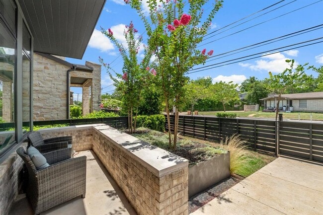 Building Photo - 4016 Diligence Dr