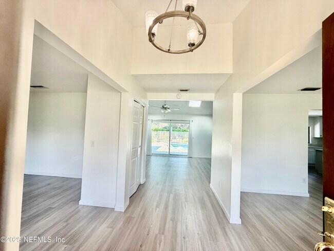 Building Photo - 366 Perthshire Dr