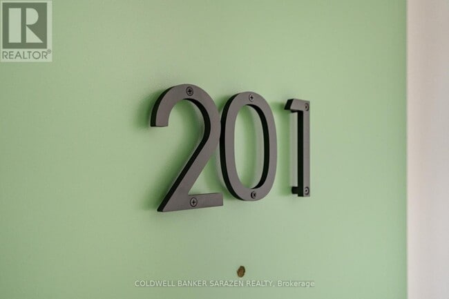 Photo du bâtiment - 10 McArthur Ave.