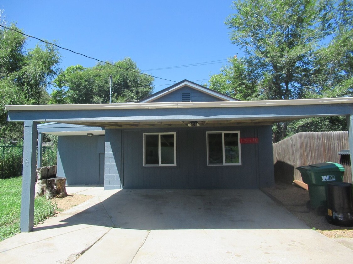 Primary Photo - Spacious 2 bed/1 bath backyard bungalow av...