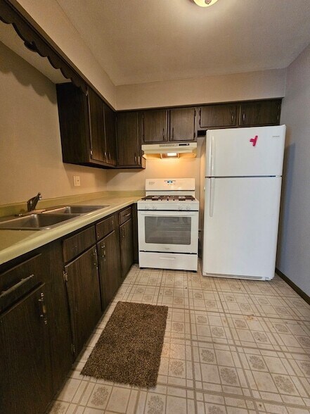 Building Photo - 1440 Getzelman Drive Unit 1E