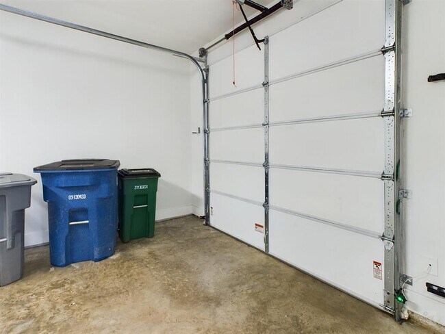 Foto del edificio - 1402 W 51st St