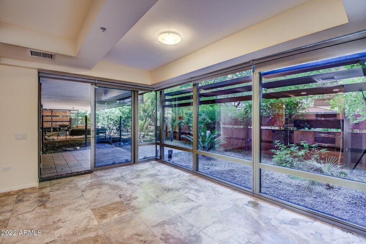 Primary Photo - 7117 E Rancho Vista Dr