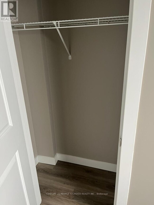 Photo du bâtiment - 439-439 Athlone Ave