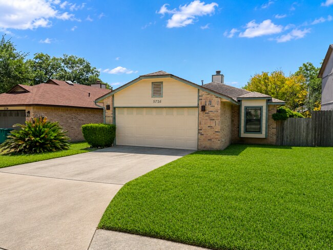 Building Photo - Beautifully maintained 2-bedroom garden home in North East Independent School District