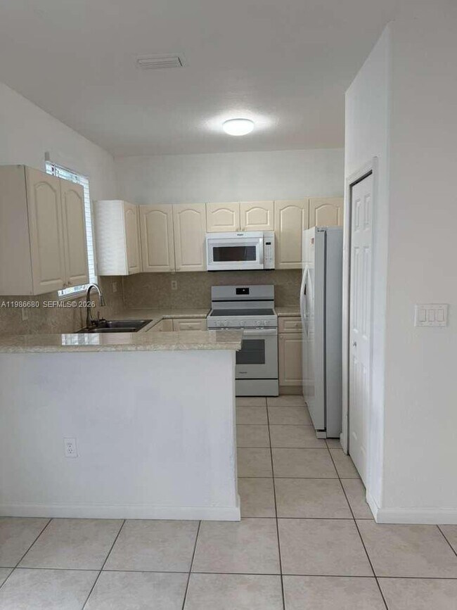 Foto del edificio - 2470 SE 15th Pl