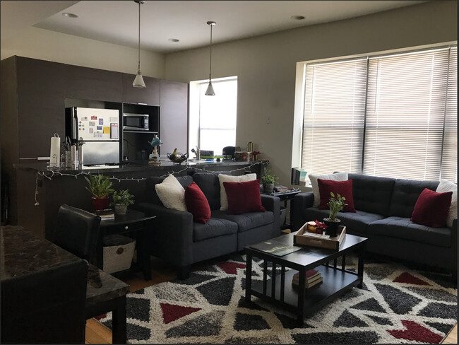 Foto del edificio - 1751 W Berteau Ave