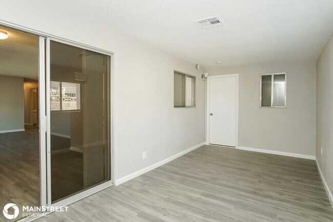 Building Photo - 4950 Arizona Ave, Las Vegas, NV 89104
