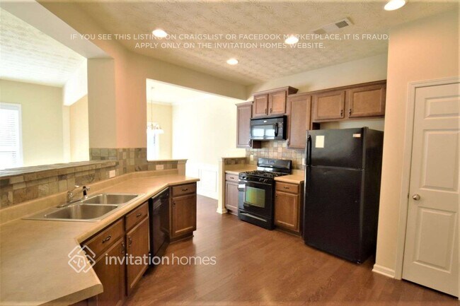 Foto del edificio - 915 Tamarisk Pl