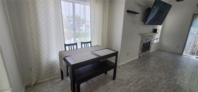 Foto del edificio - 5000 Red Rock St