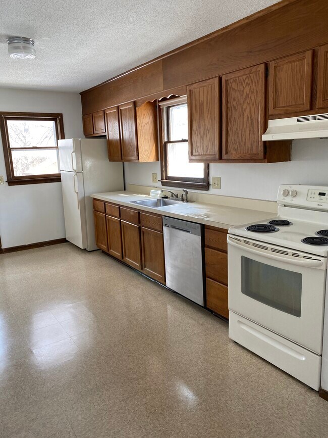 11 Wood Ln, Manchester, CT 06042 Townhome Rentals in Manchester CT