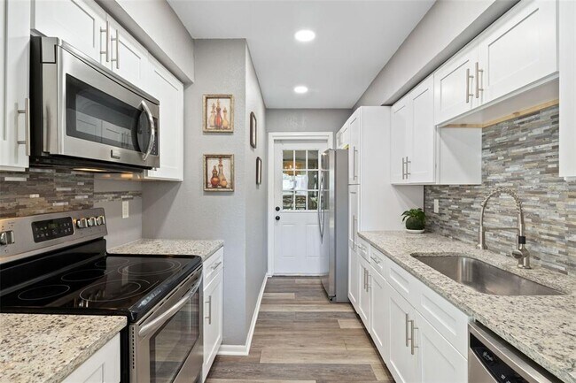 Building Photo - 6305 Morningmist Ct