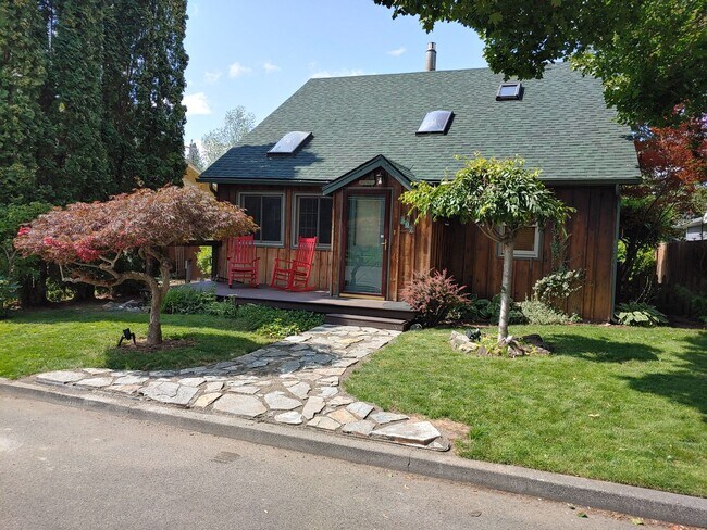 Building Photo - Fully Furnished Executive Sander's Beach R...