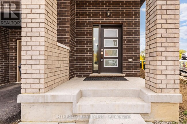 Building Photo - 2 Queenpost Dr