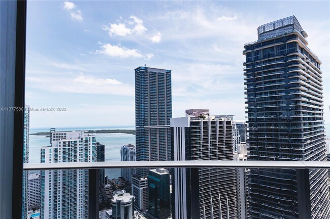 Foto del edificio - 45 SW 9th St