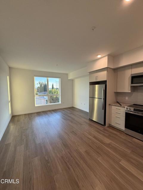 Foto del edificio - 18900 Parthenia St