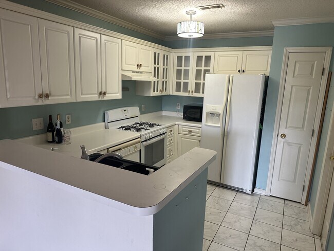 Foto del edificio - 607 Spring Forest Rd