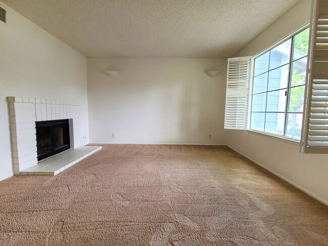 Foto del edificio - Nice 2-Story 3-Bedroom Condo in Loma Linda!