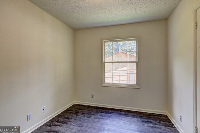 Building Photo - 5576 Kiernan Dr