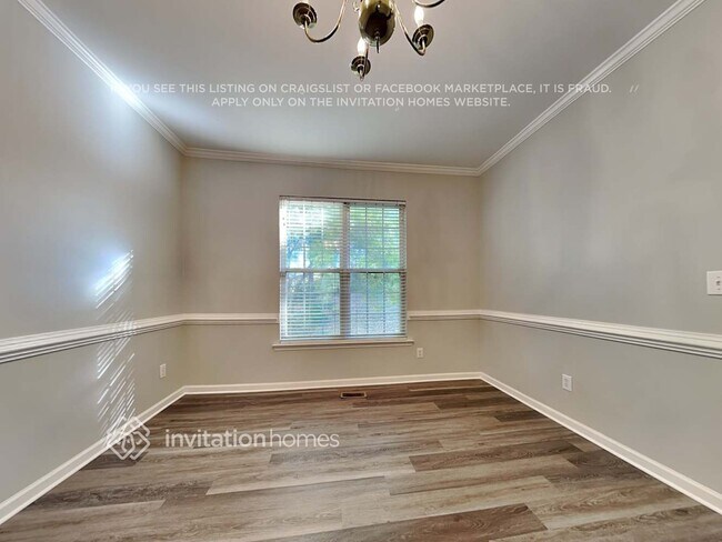 Foto del edificio - 8007 Harrington Woods Rd