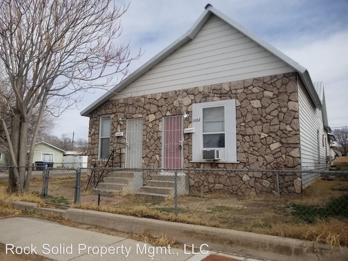 Primary Photo - 1002 Edith Blvd SE