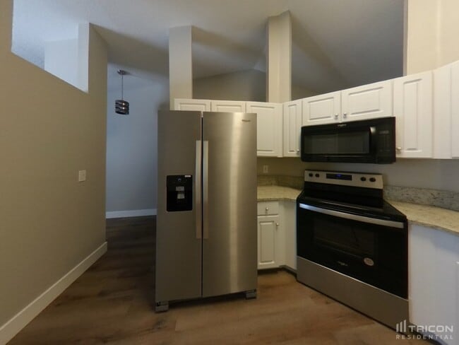 Building Photo - 84092 St James Ct