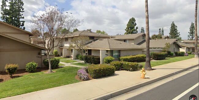 Foto del edificio - 1255 N Kraemer Blvd