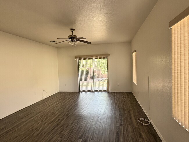 Foto del edificio - 2152 Indigo Creek Ave