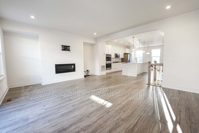 Building Photo - 17652 Falcon Heights St