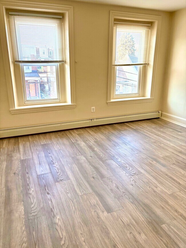 Building Photo - 525 Monastery Ave