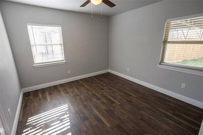 Bedroom - 4128 Winfield Ave