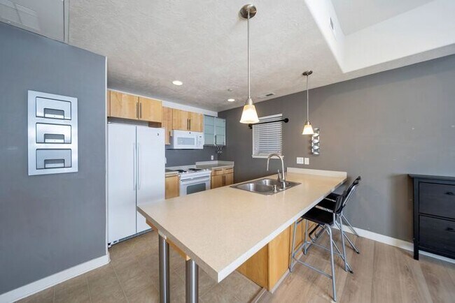 Foto del edificio - Secure + Trendy Salt Lake City Condo at a ...