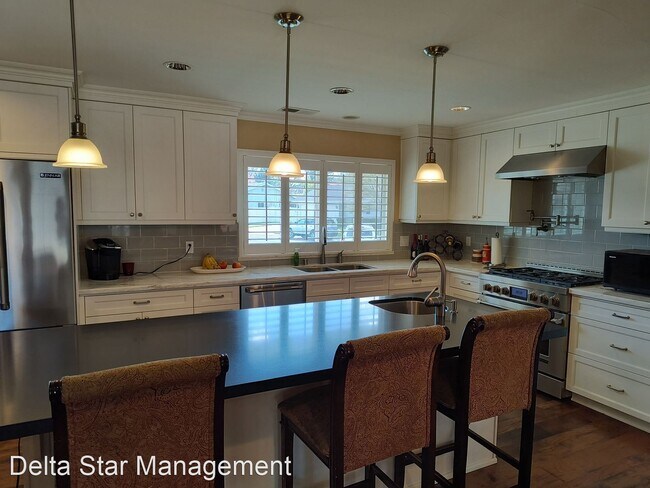 Building Photo - 5 br, 3 bath House - 112 TRYON COURT